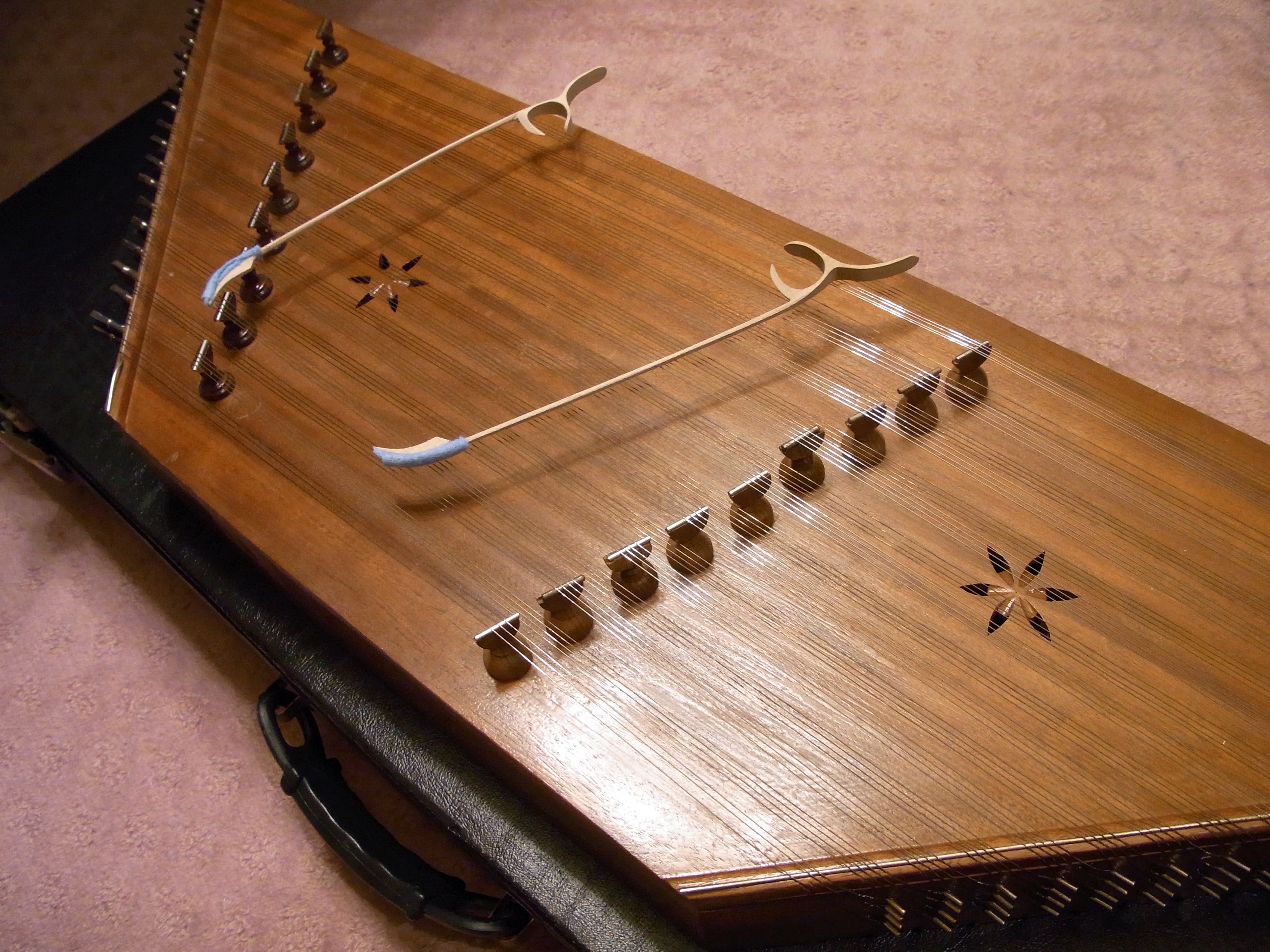 超熱 サントゥール イラン発祥 打弦楽器 民族楽器 ケース付 直輸入品
